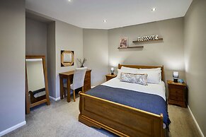 Host Stay Crescent House