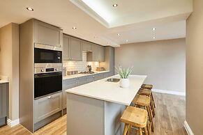 Host Stay Crescent House
