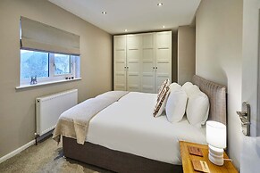 Host Stay Crescent House