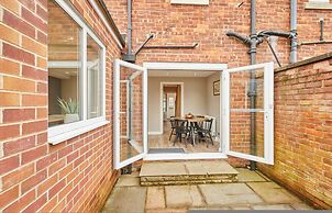 Host Stay Crescent House