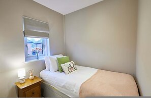 Host Stay Crescent House