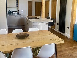 Woodburn Lodge