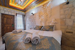 Tyana Cave House