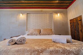 Tyana Cave House
