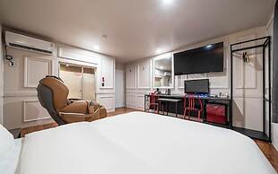 Gimpo Petite Hotel