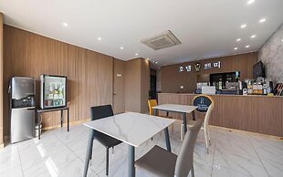 Gimpo Petite Hotel