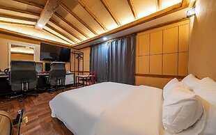 Gimpo Petite Hotel