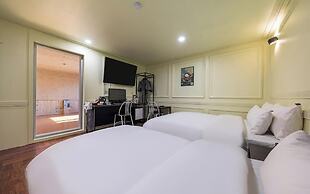 Gimpo Petite Hotel