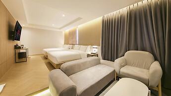 Gimhae The Van Hotel