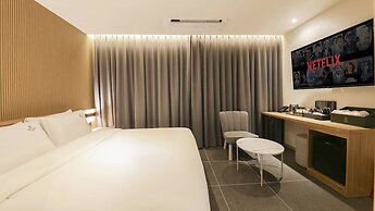 Gimhae The Van Hotel