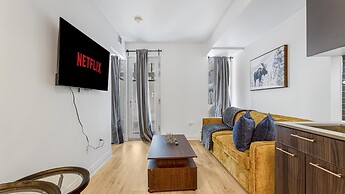 Jarvis Suites - Prime Location
