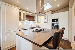 Host Stay Sutton Lodge