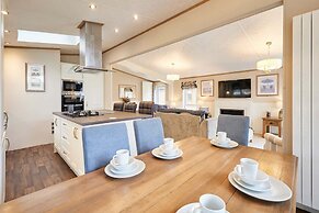Host Stay Sutton Lodge