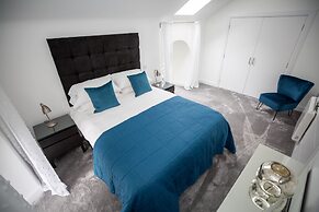 Stunning 3 Bed Converted Village Hall