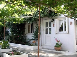 ARETHOUSA
