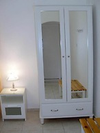 ARETHOUSA