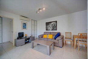 Moderne 2 Pieces Climatise Avec Terrasse A1b230