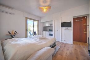 Lumineux Studio Avec Loggia A0b203