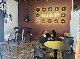 Club 27  Hostal Cafe & Spa