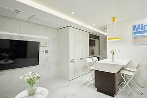 UH FLAT THE SEOCHO NEW WINGS