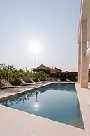 Villa Turnea With Heated Pool