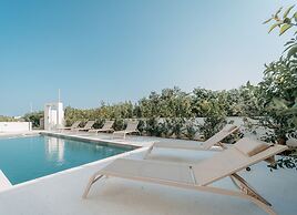 Villa Turnea With Heated Pool