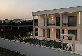 Villa Turnea With Heated Pool