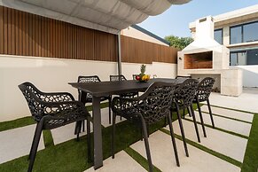 Villa Turnea With Heated Pool