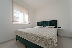 Villa Turnea With Heated Pool