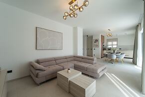 Villa Turnea With Heated Pool