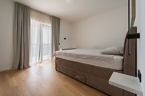 Villa Turnea With Heated Pool