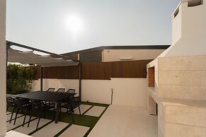 Villa Turnea With Heated Pool