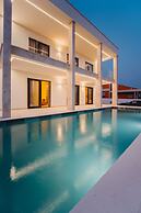 Villa Turnea With Heated Pool