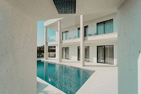 Villa Turnea With Heated Pool