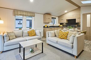 Host Stay Honey Bee Lodge