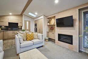 Host Stay Honey Bee Lodge