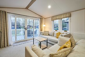 Host Stay Honey Bee Lodge