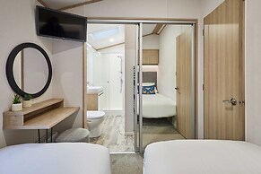 Host Stay Honey Bee Lodge