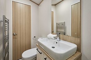Host Stay Honey Bee Lodge
