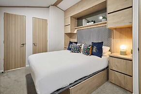 Host Stay Honey Bee Lodge