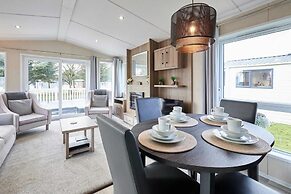 Host Stay Lakeshore Lodge