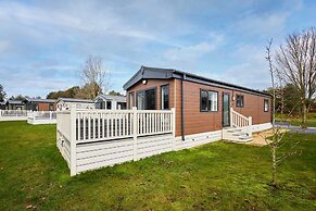 Host Stay Lakeshore Lodge