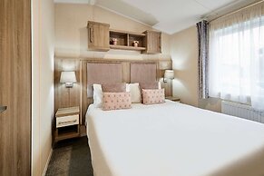 Host Stay Lakeshore Lodge