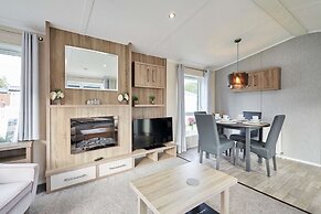 Host Stay Lakeshore Lodge