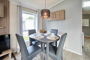 Host Stay Lakeshore Lodge