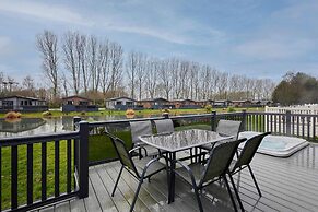 Host Stay Four Seasons Lodge