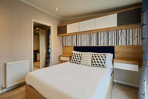 Host Stay Four Seasons Lodge
