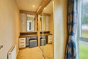 Host Stay Four Seasons Lodge