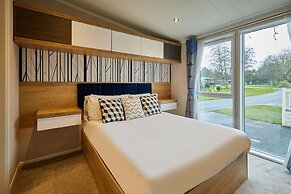 Host Stay Four Seasons Lodge