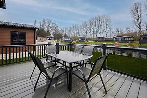 Host Stay Four Seasons Lodge